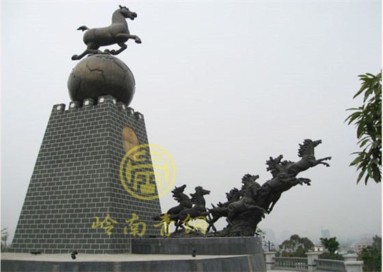 清遠《馬踏飛燕》大型城市雕塑