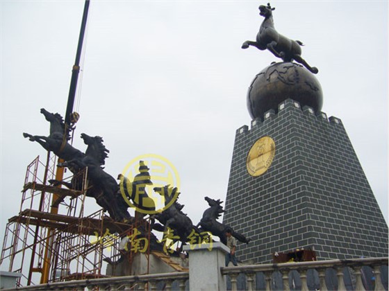 清遠《馬踏飛燕》大型城市雕塑