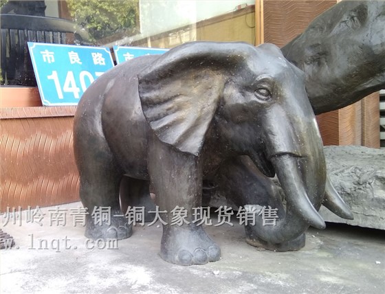一對(duì)銅大象